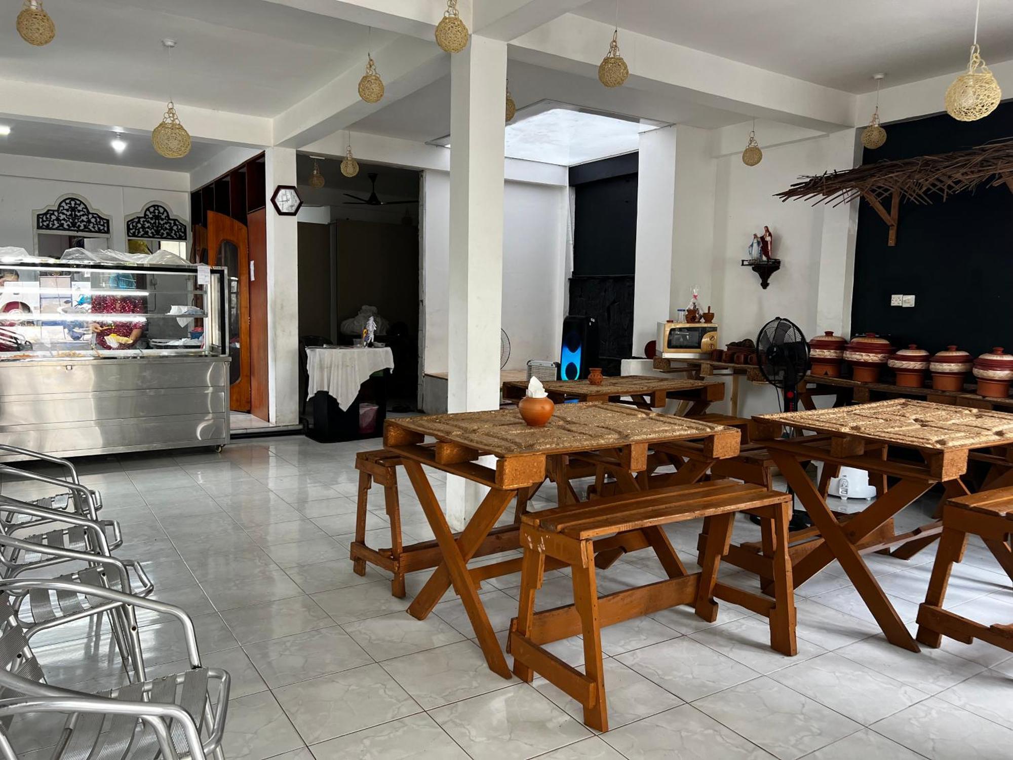 Ramlyn Guesthouse & Restaurant Negombo Exterior foto